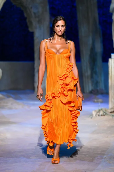 Look 30